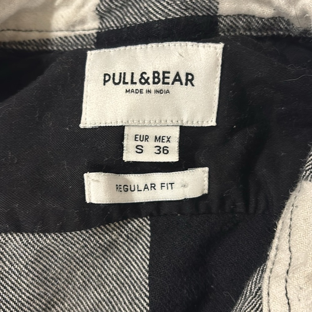 Pull & Bear buffalo plaid flannel button-down size small - Picture 3 of 5